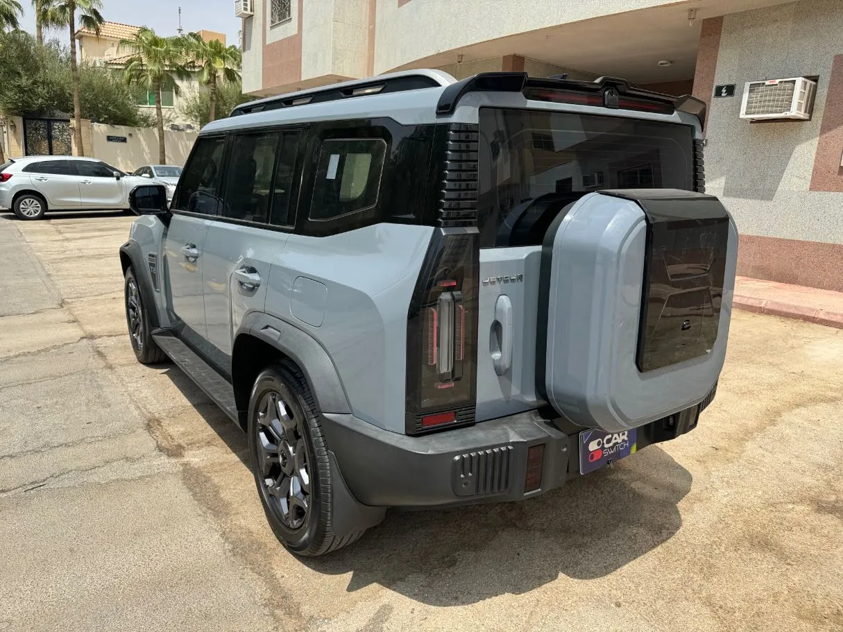 Car image 7
