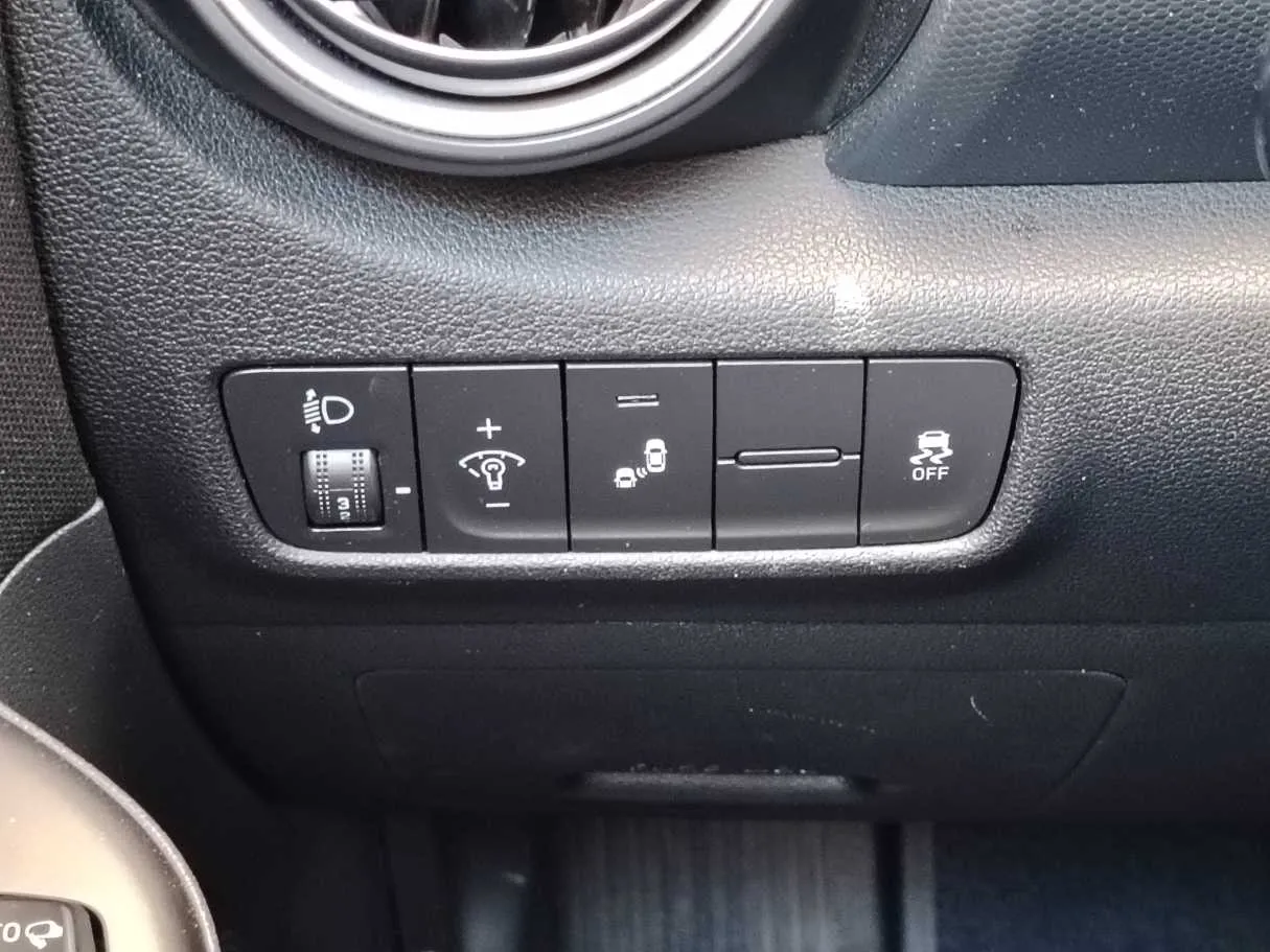 Car image 30