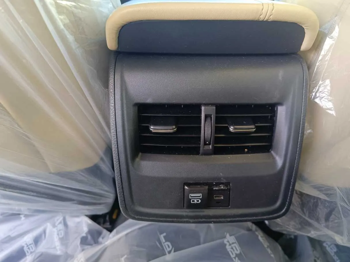 Car image 36