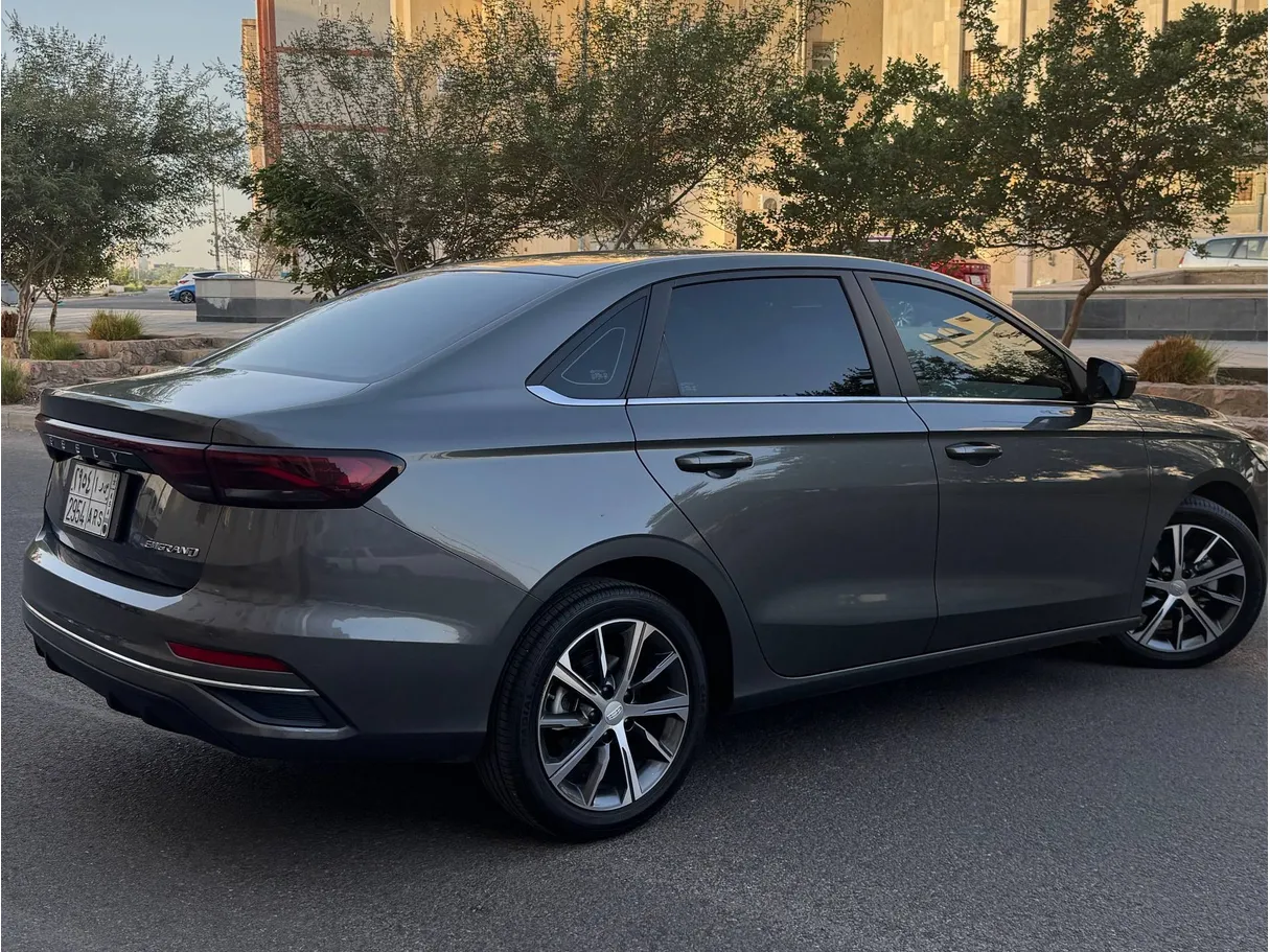 Car image 3