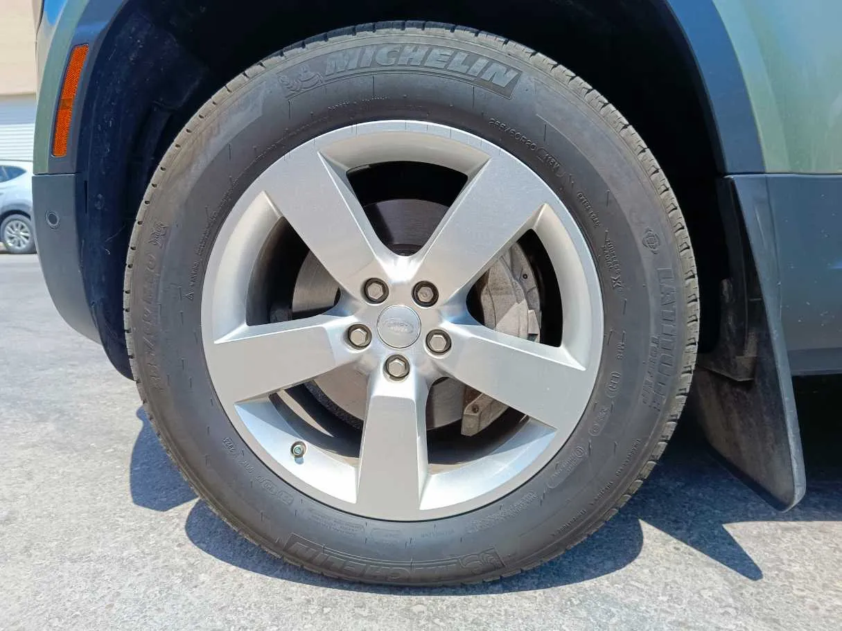 Car image 10