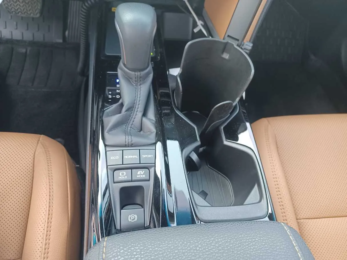 Car image 16