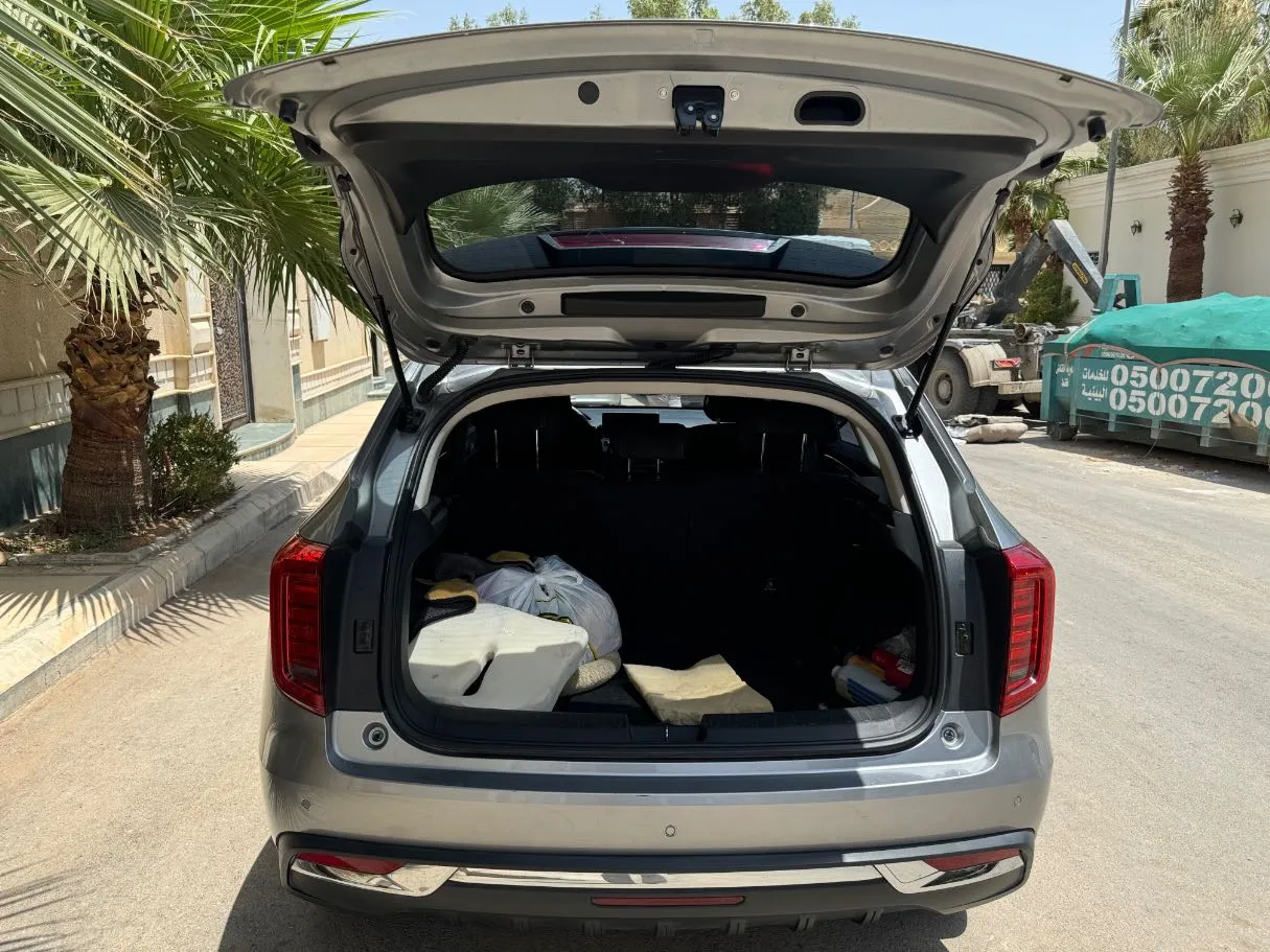 Car image 22