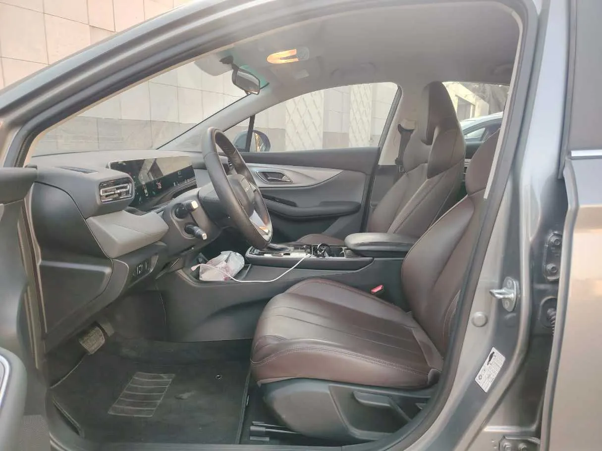 Car image 14