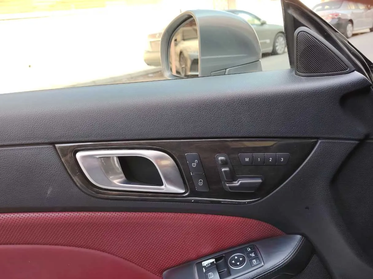 Car image 26