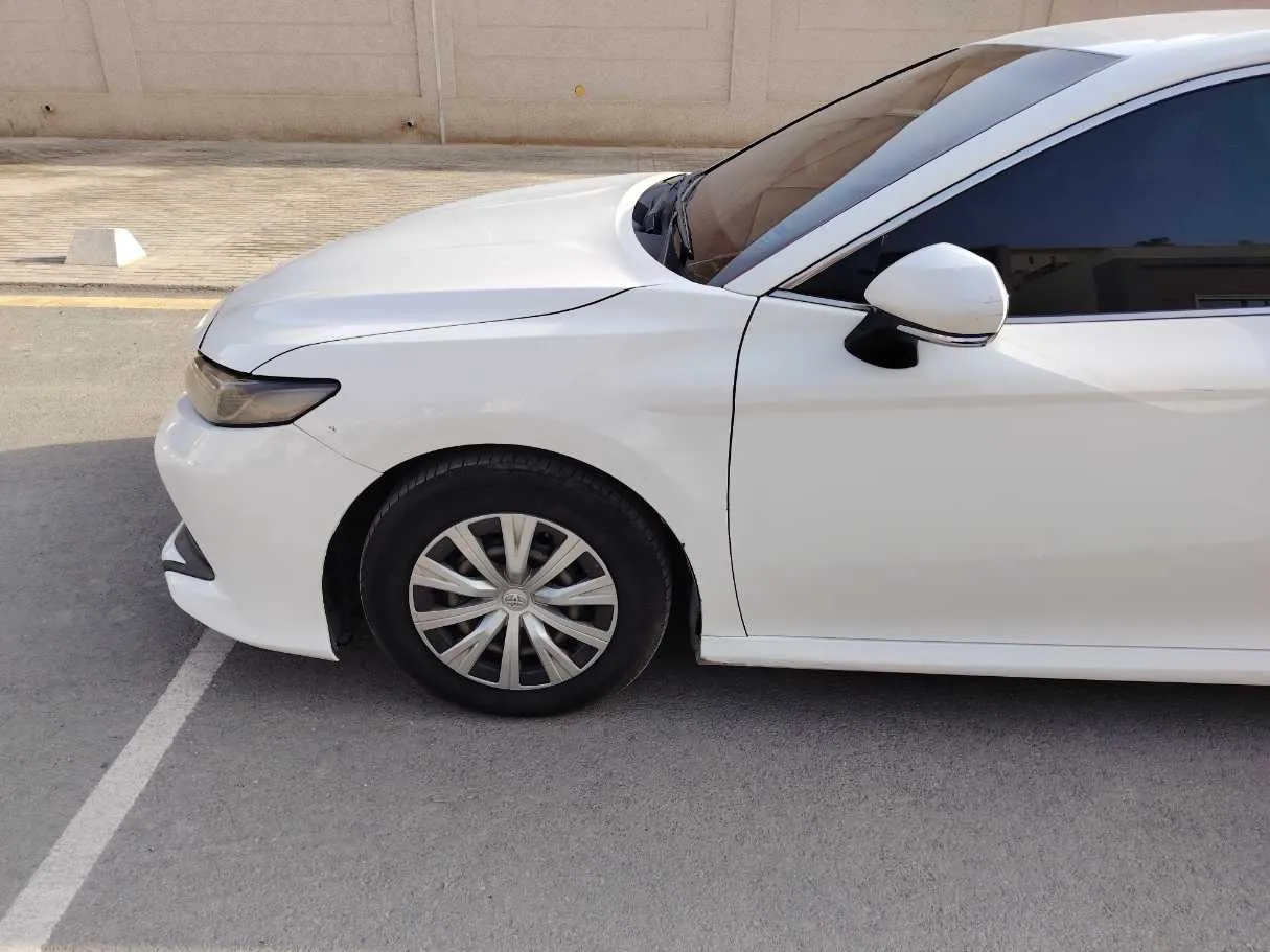 Car image 9