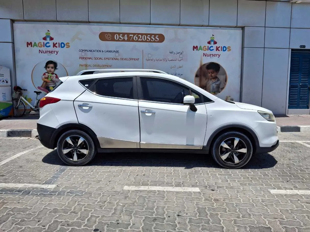 Car image 4