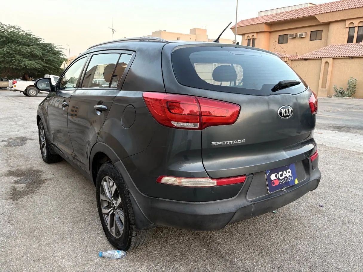 Car image 7
