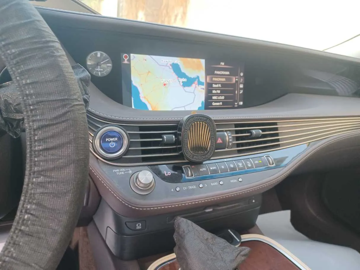Car image 18