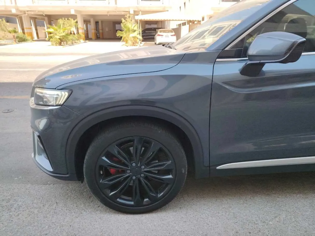 Car image 9