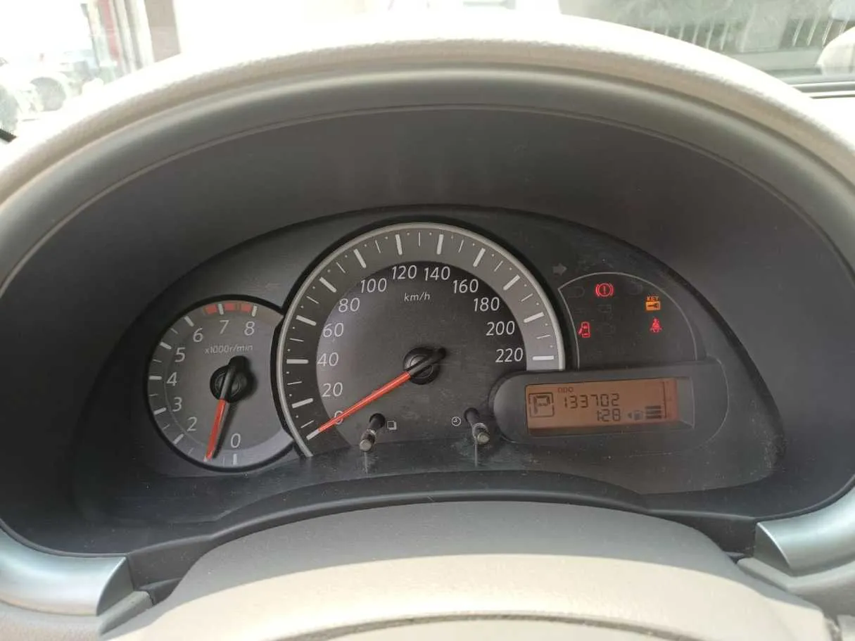 Car image 17