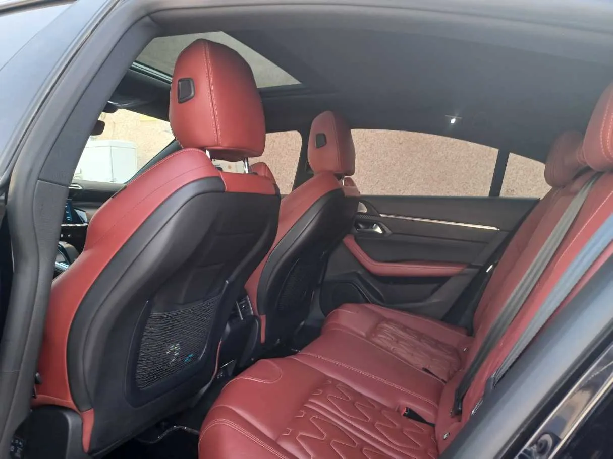 Car image 13