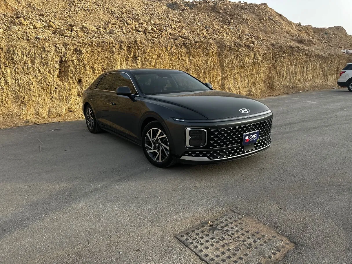 Car image 3