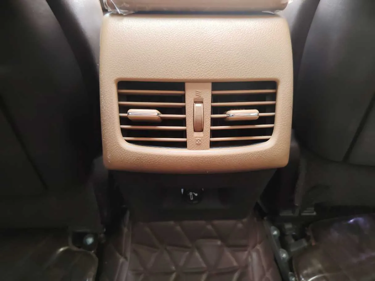Car image 29