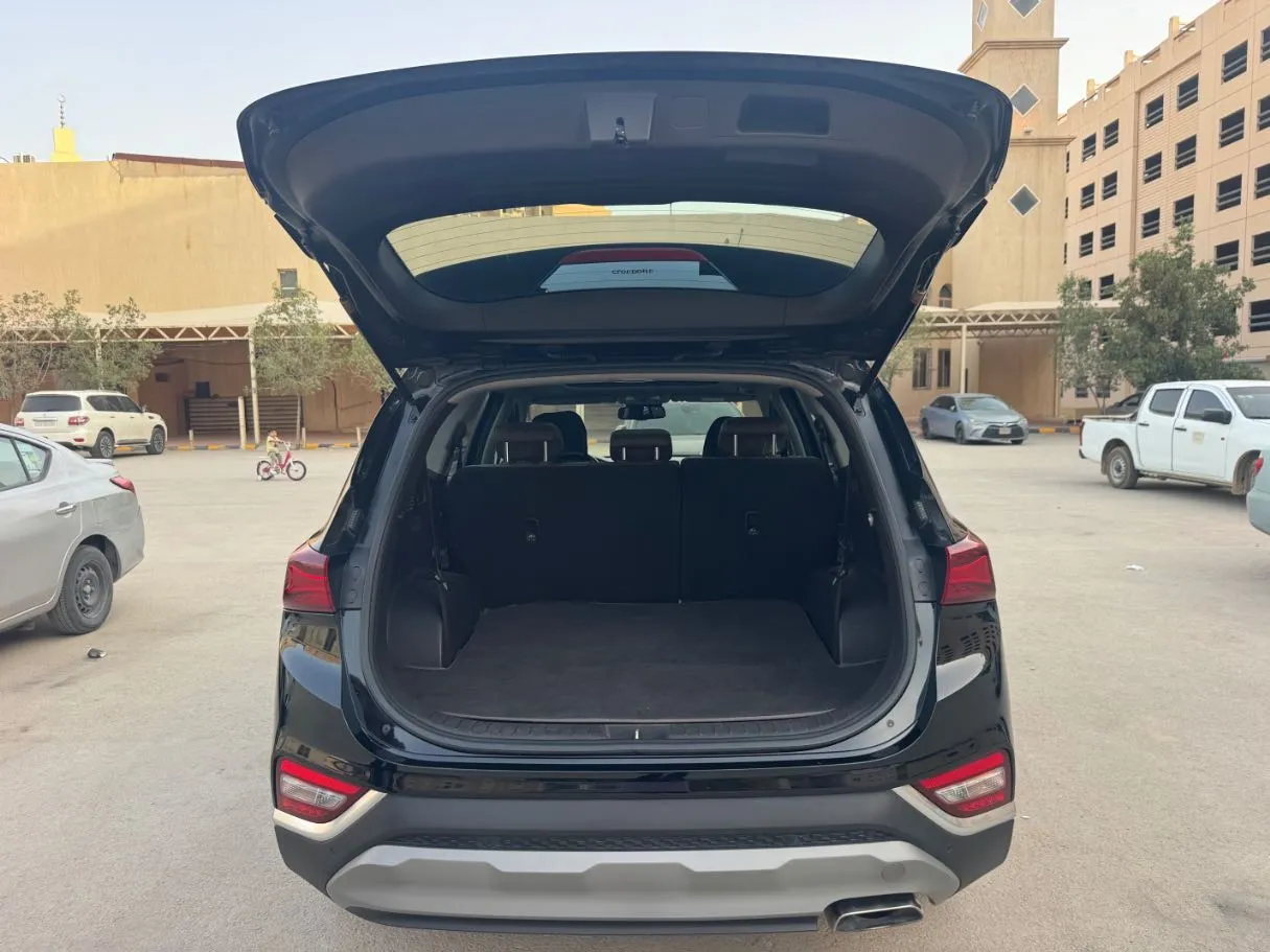 Car image 19