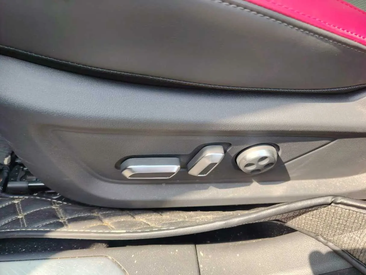 Car image 34