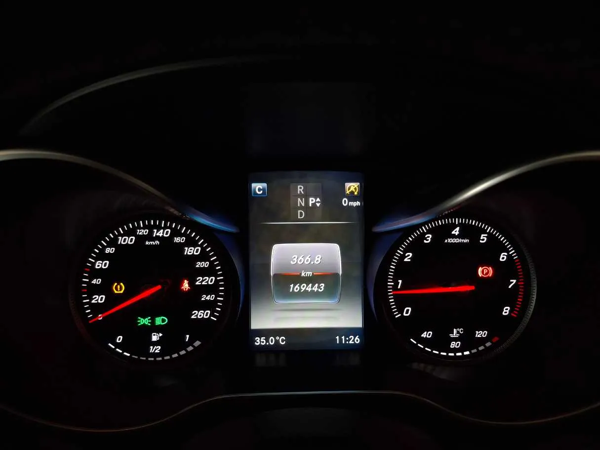 Car image 19