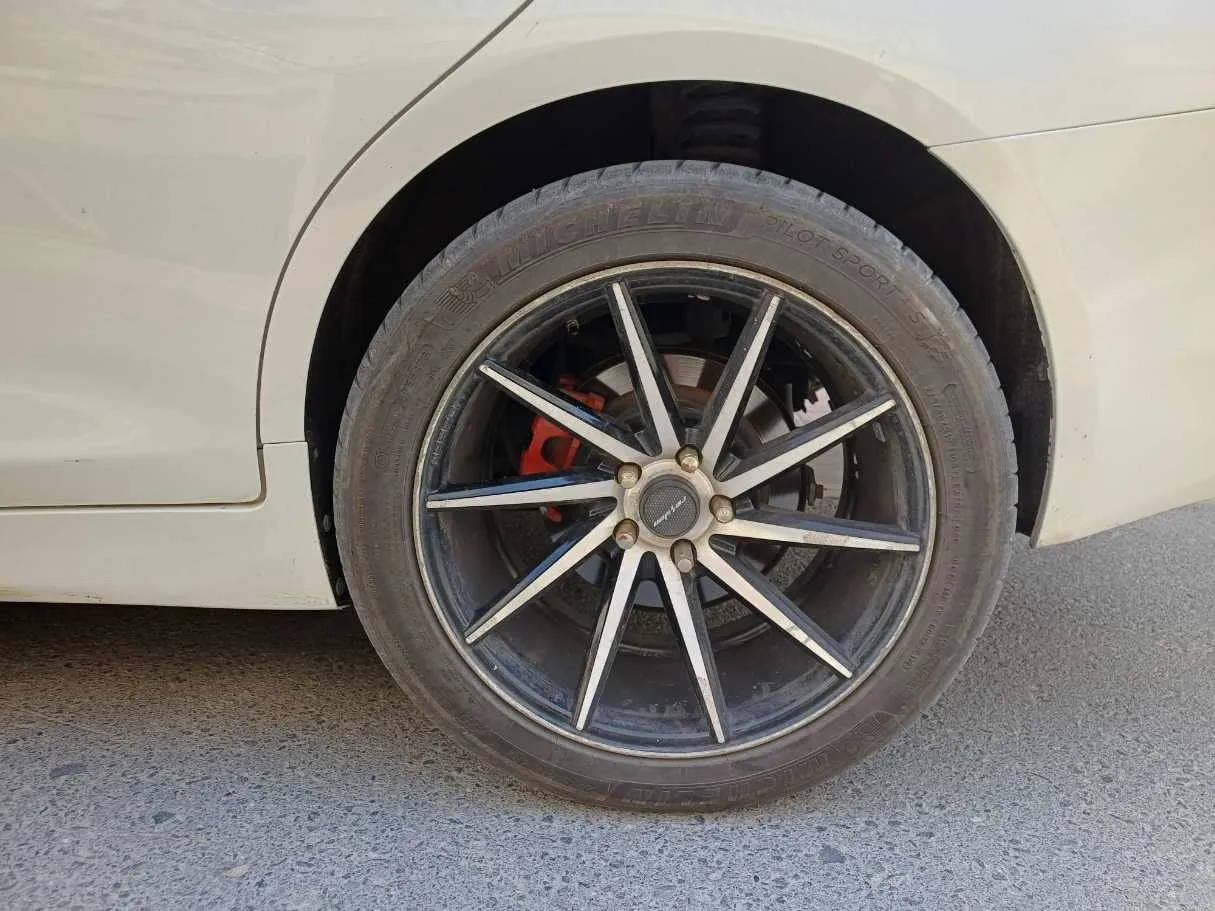 Car image 7