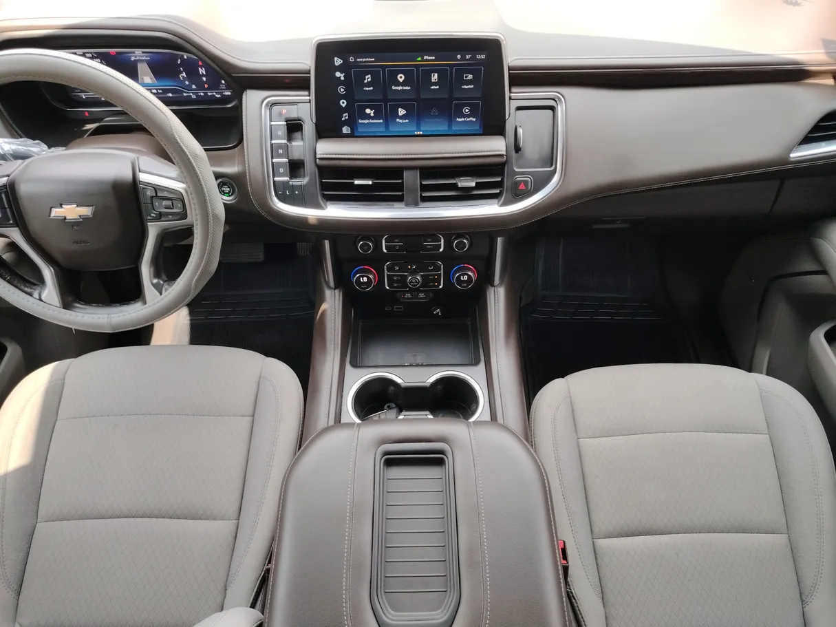 Car image 19