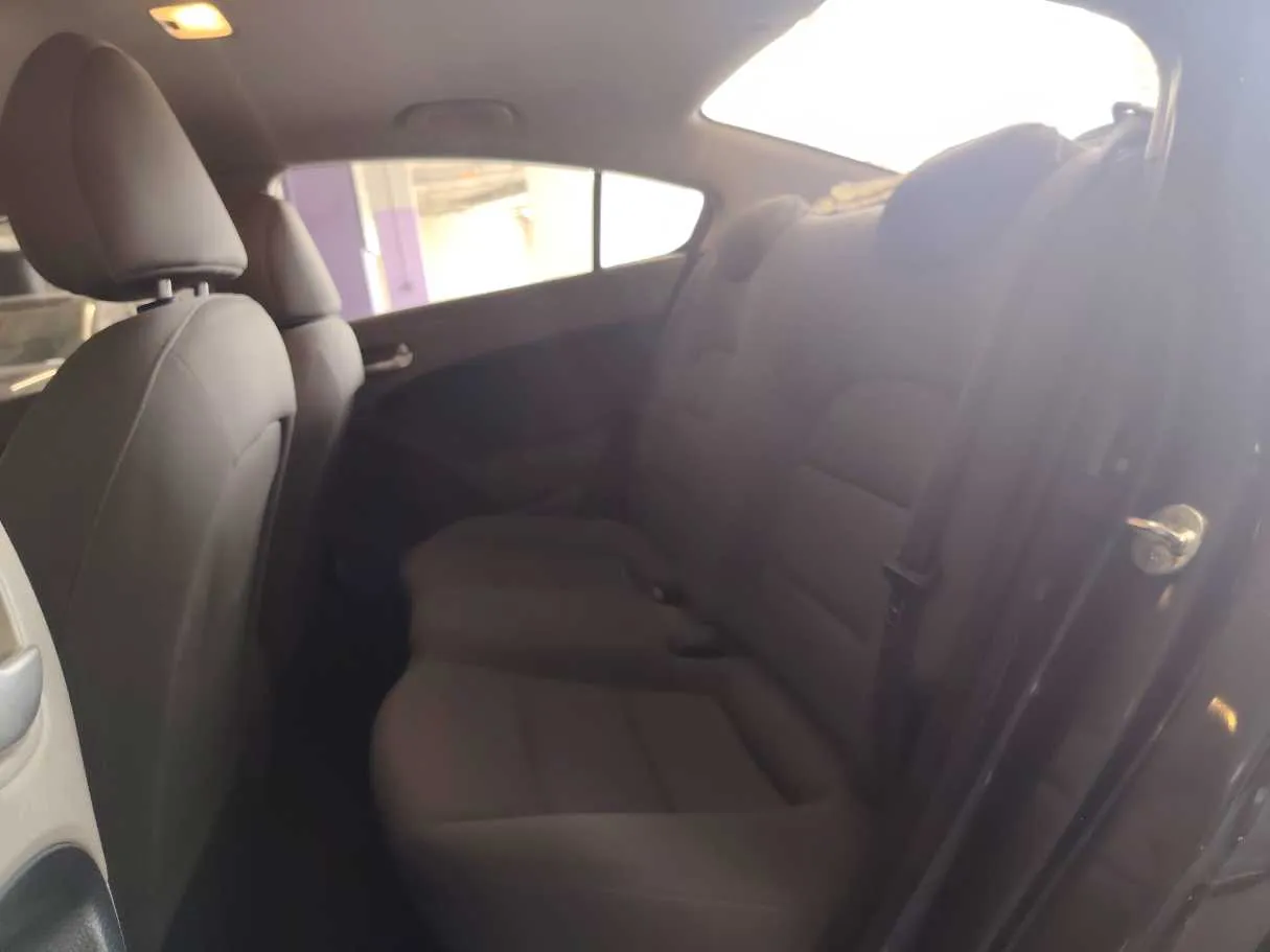 Car image 16