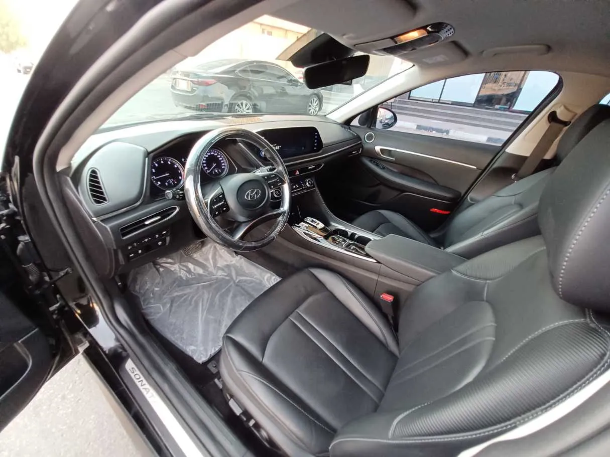 Car image 11