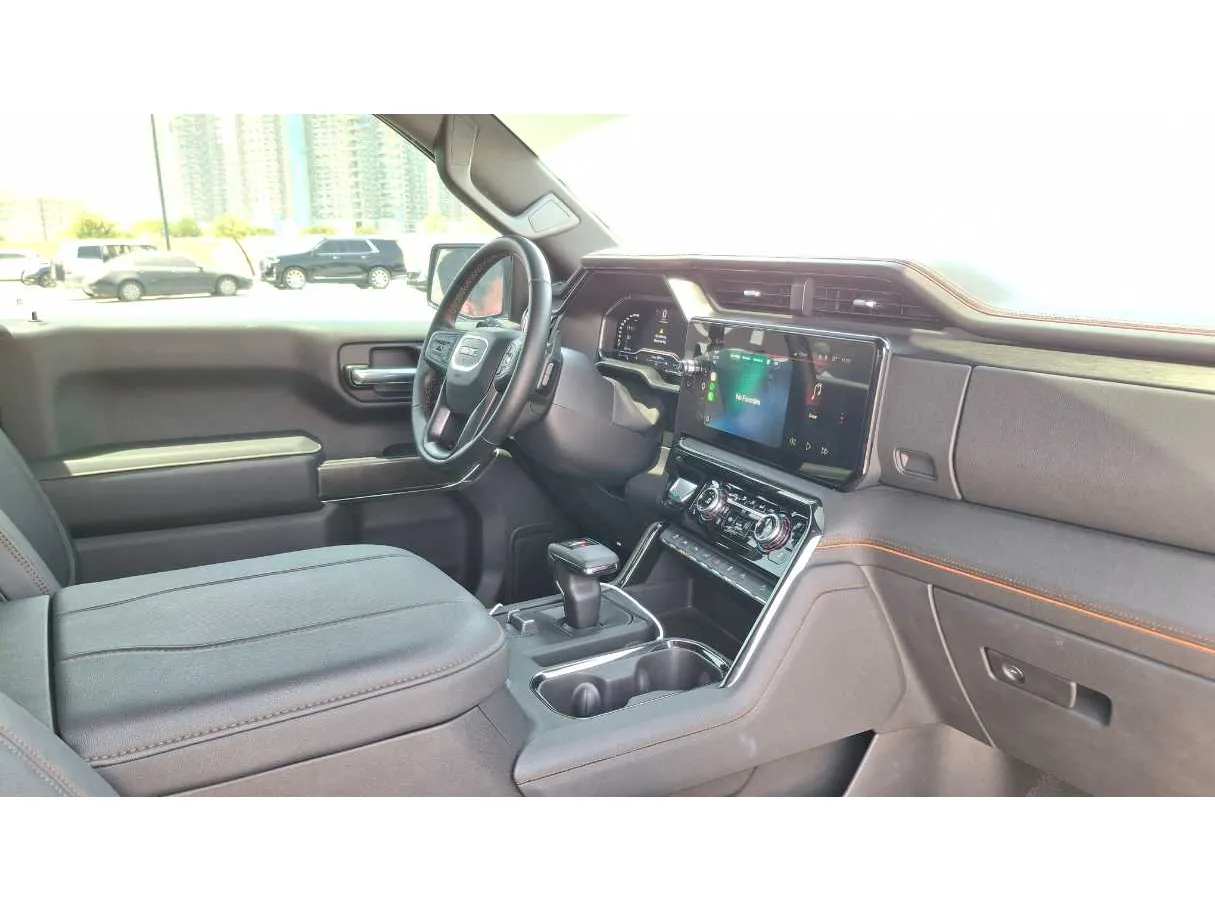 Car image 12
