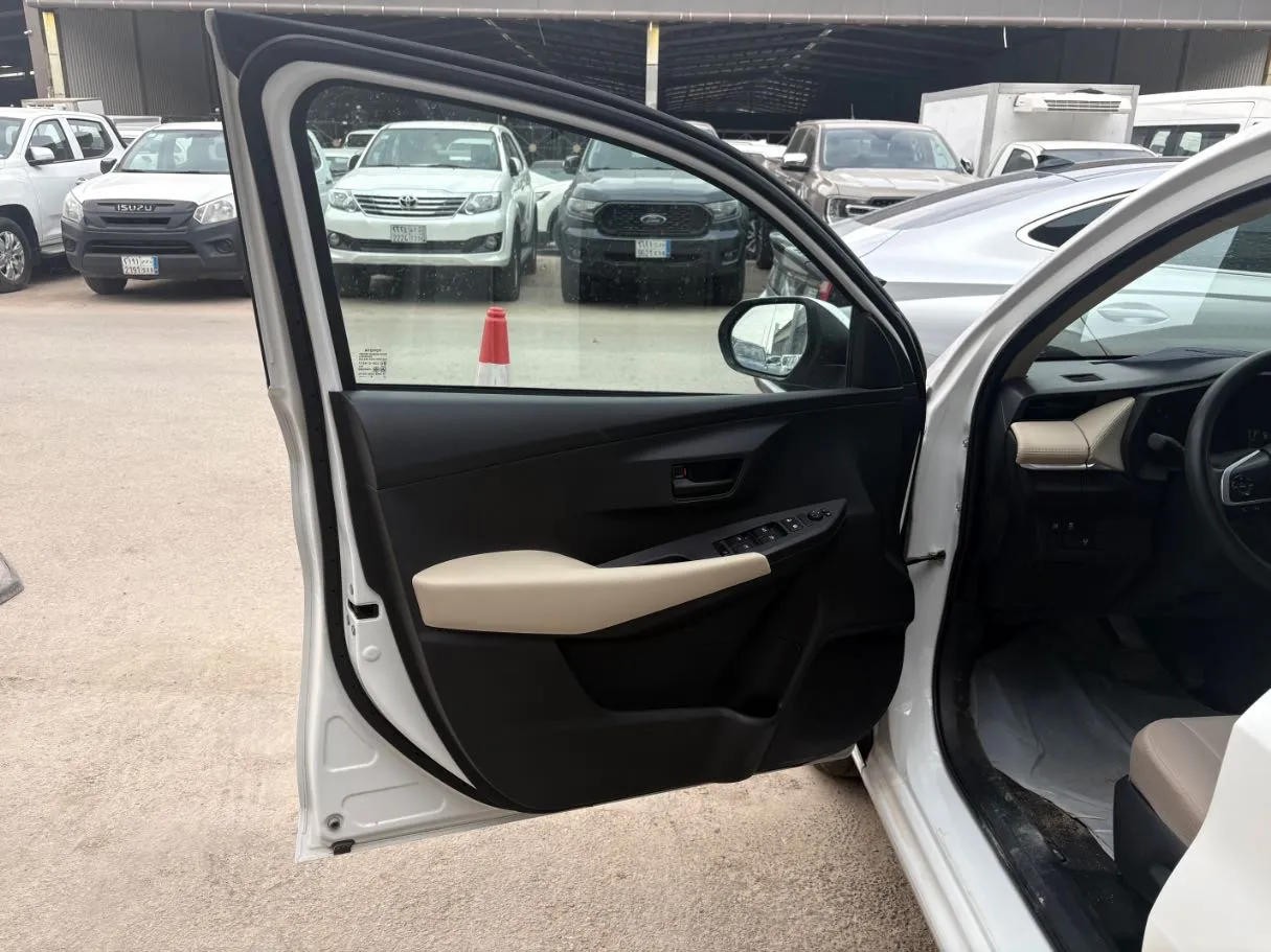 Car image 8