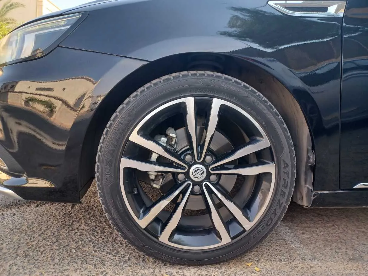 Car image 9