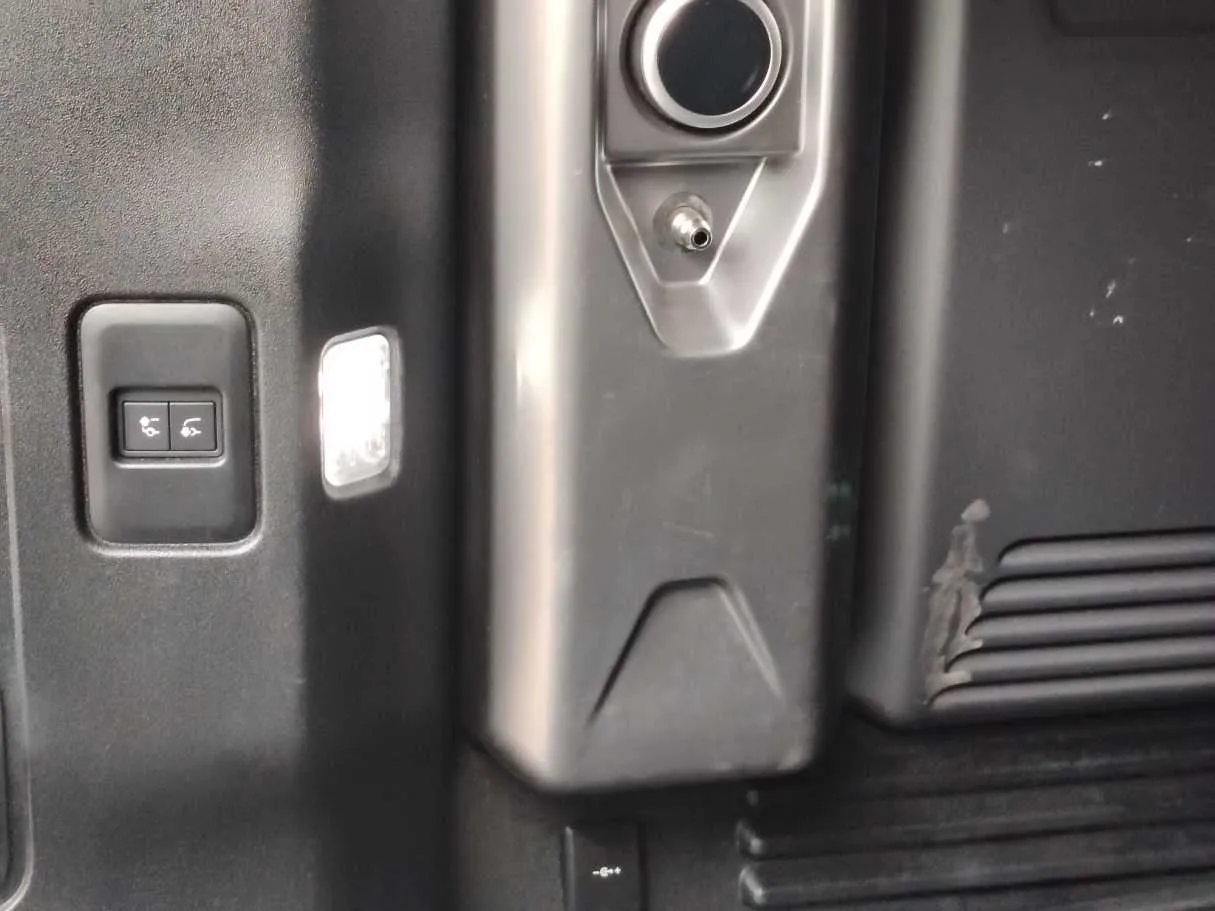 Car image 34