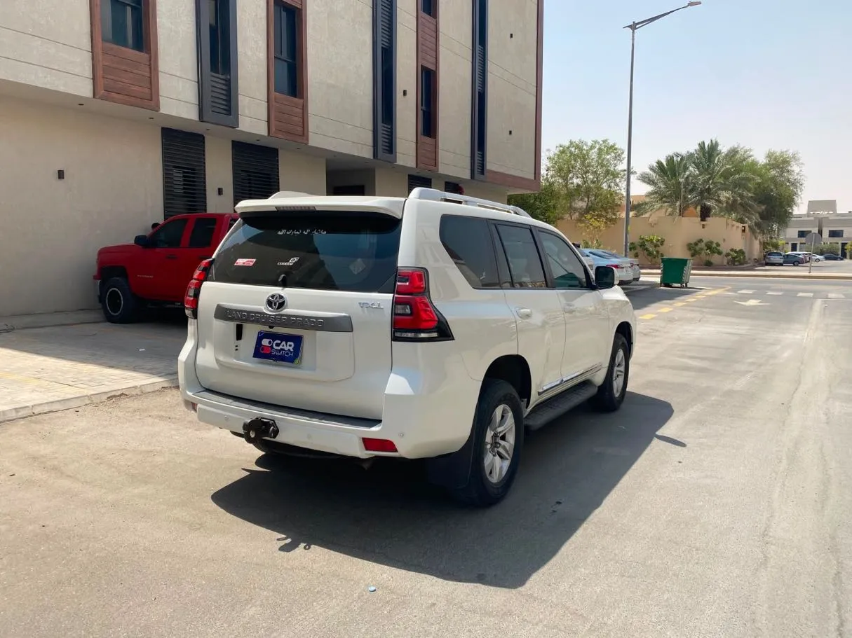 Car image 5