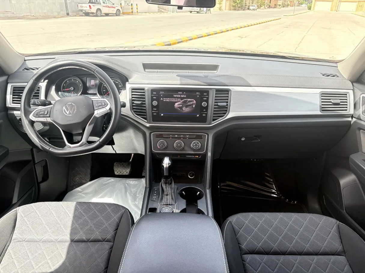 Car image 18