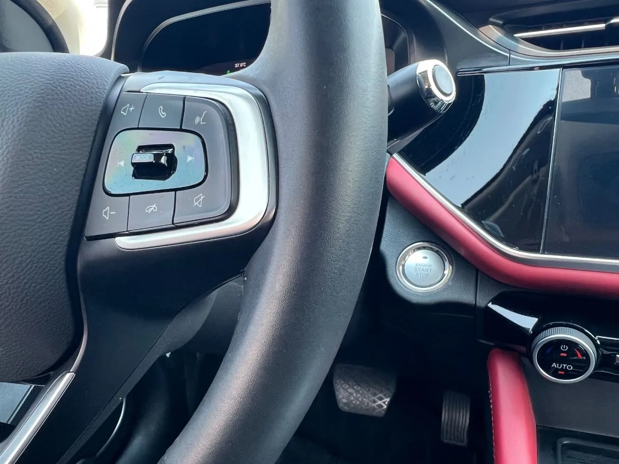 Car image 24