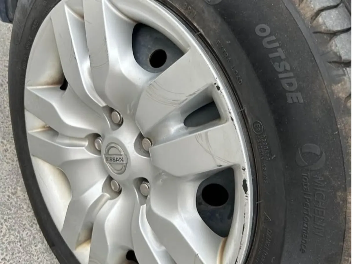 Car image 8