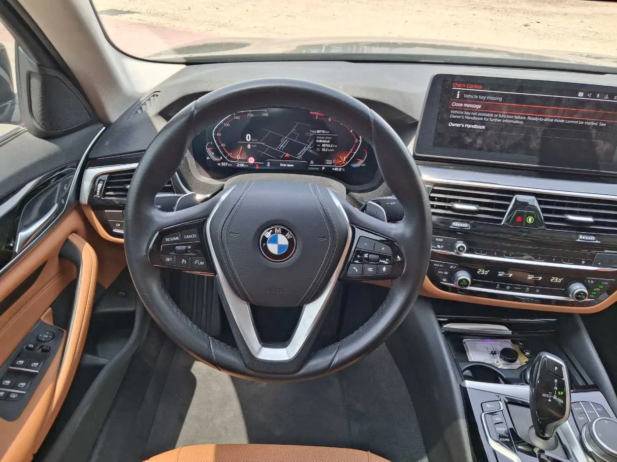 Car image 14