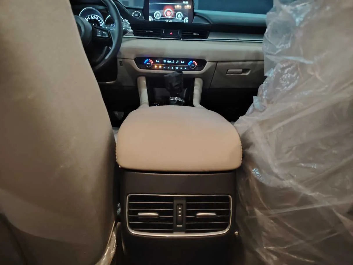 Car image 27