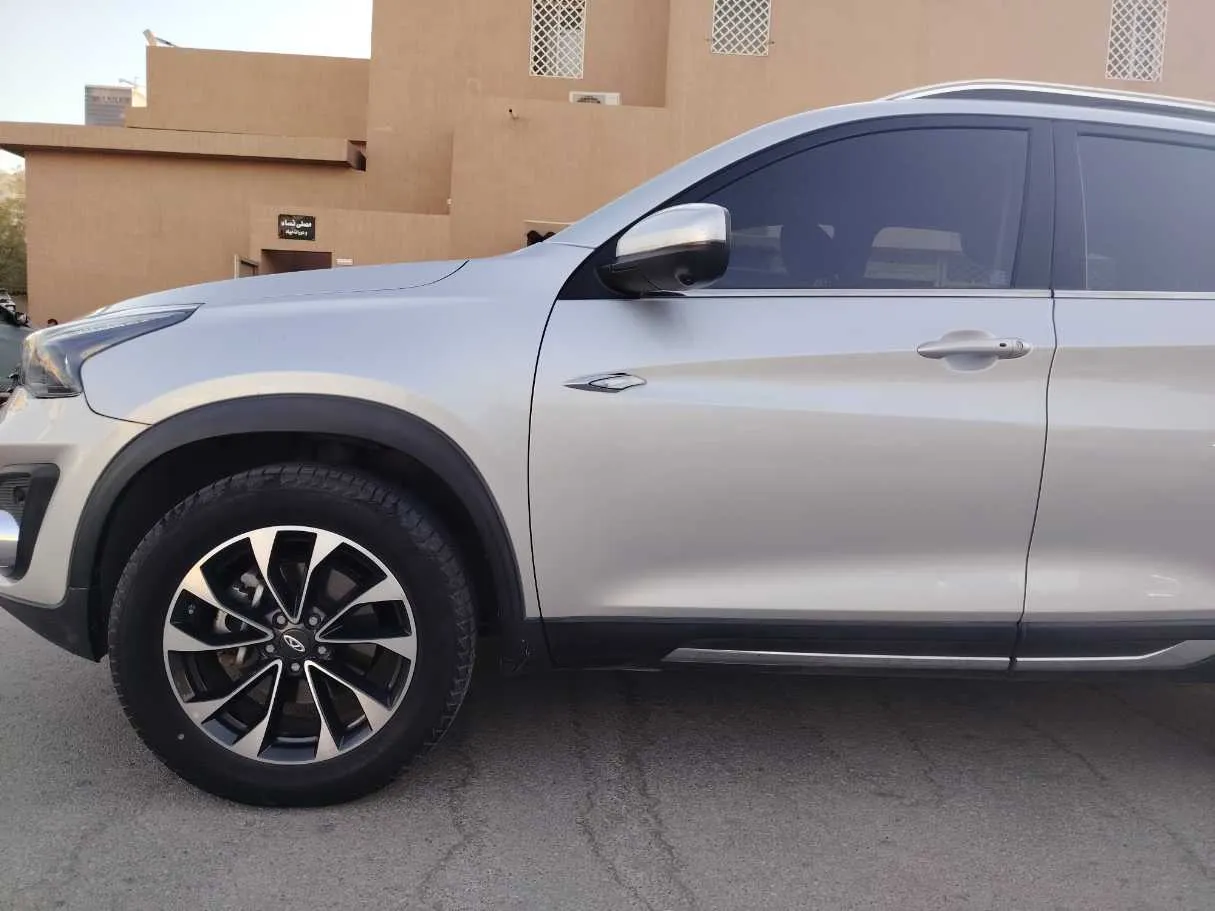 Car image 10