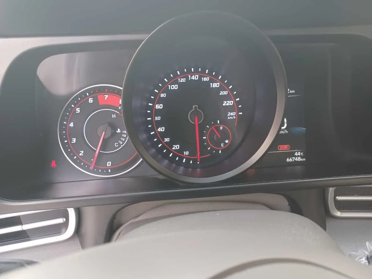 Car image 21