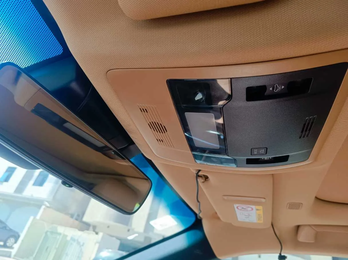 Car image 35