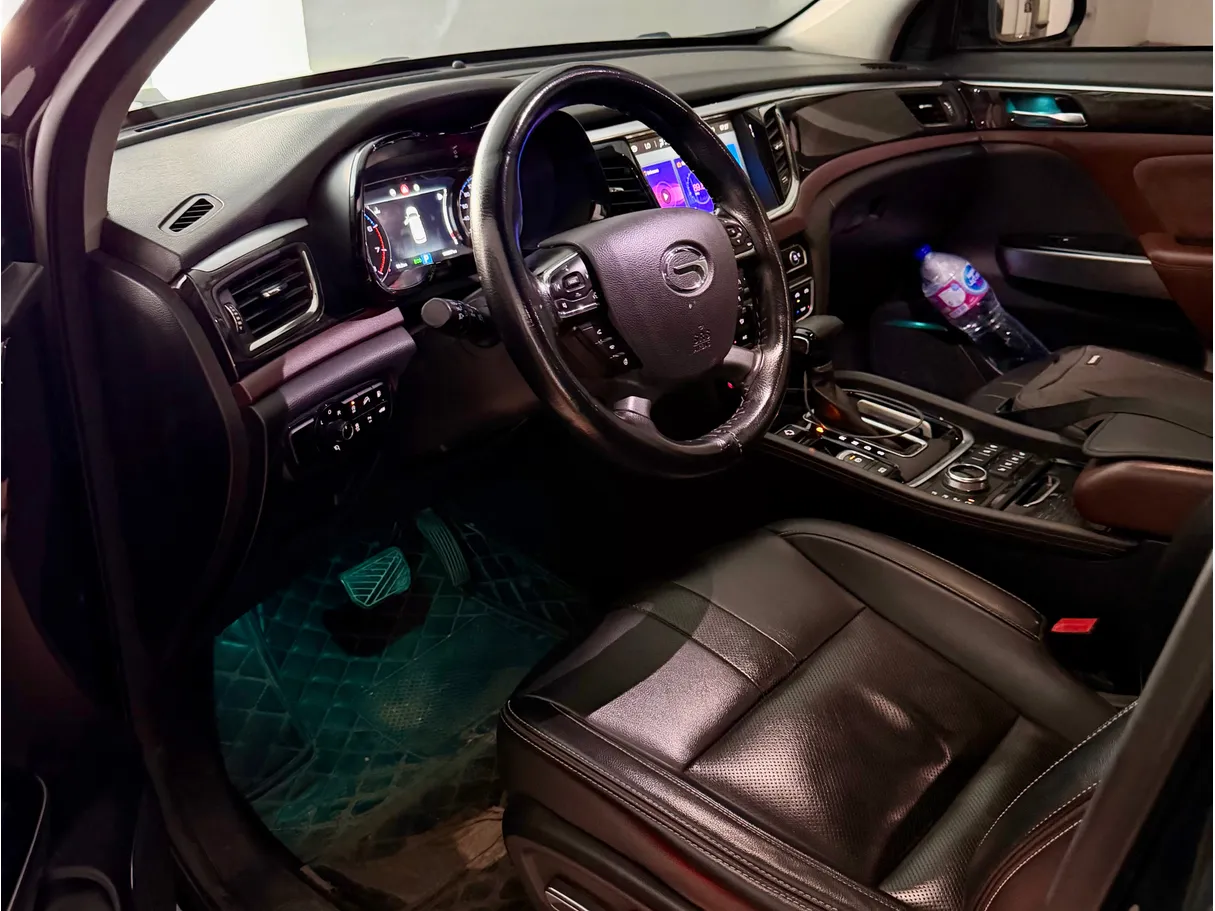 Car image 5
