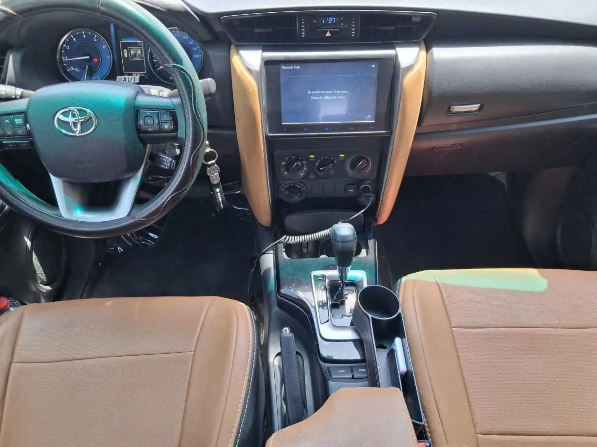 Car image 16