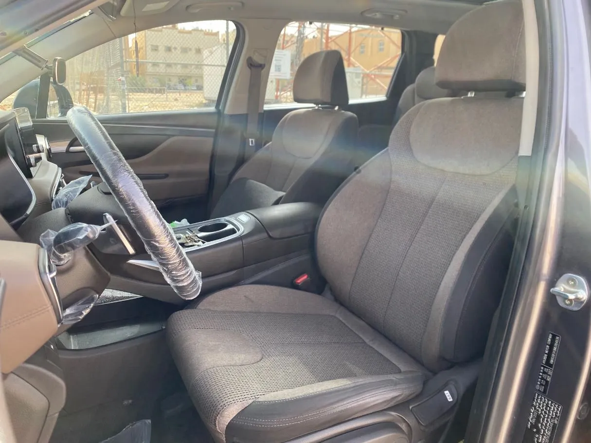 Car image 11