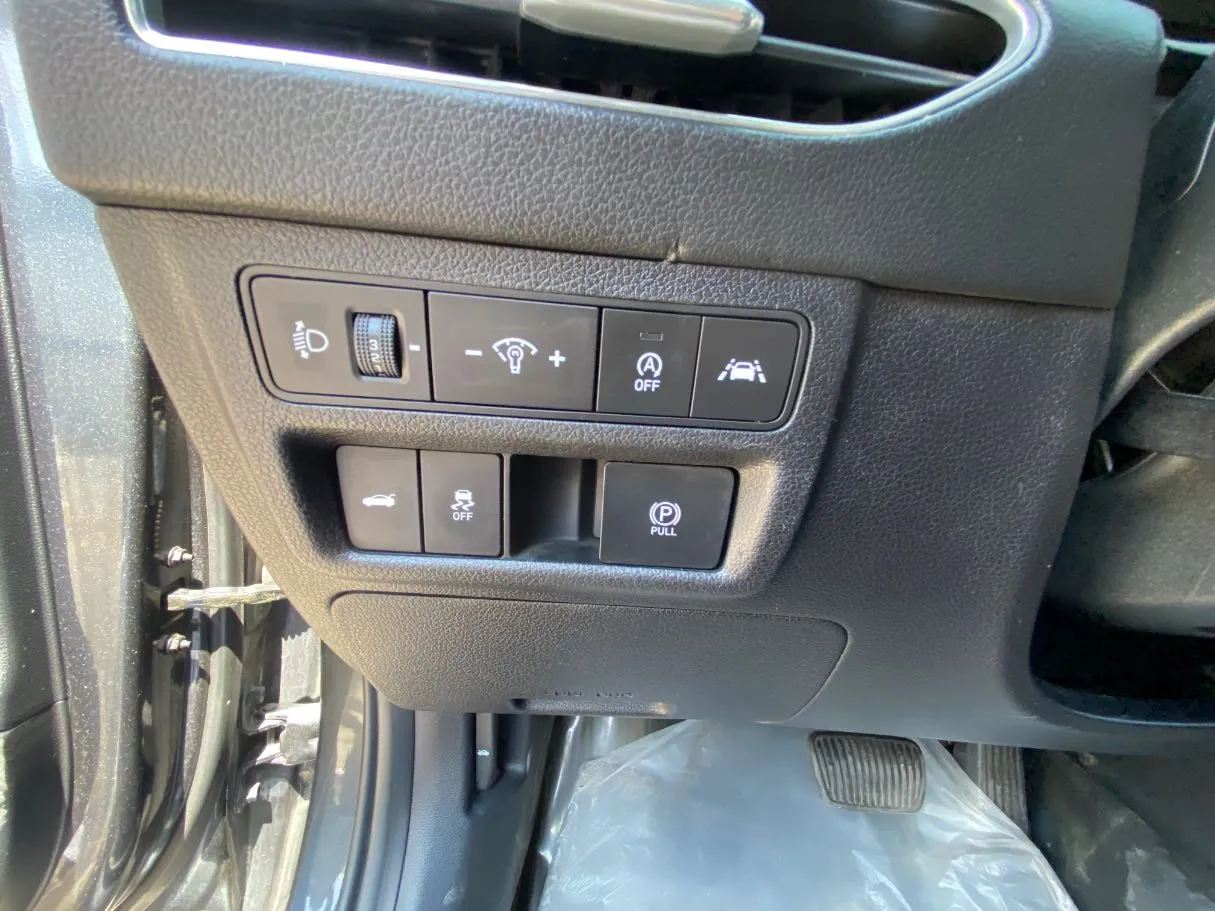 Car image 23