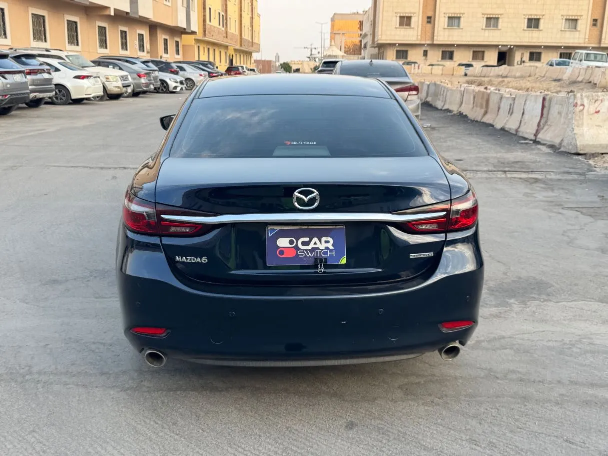 Car image 5