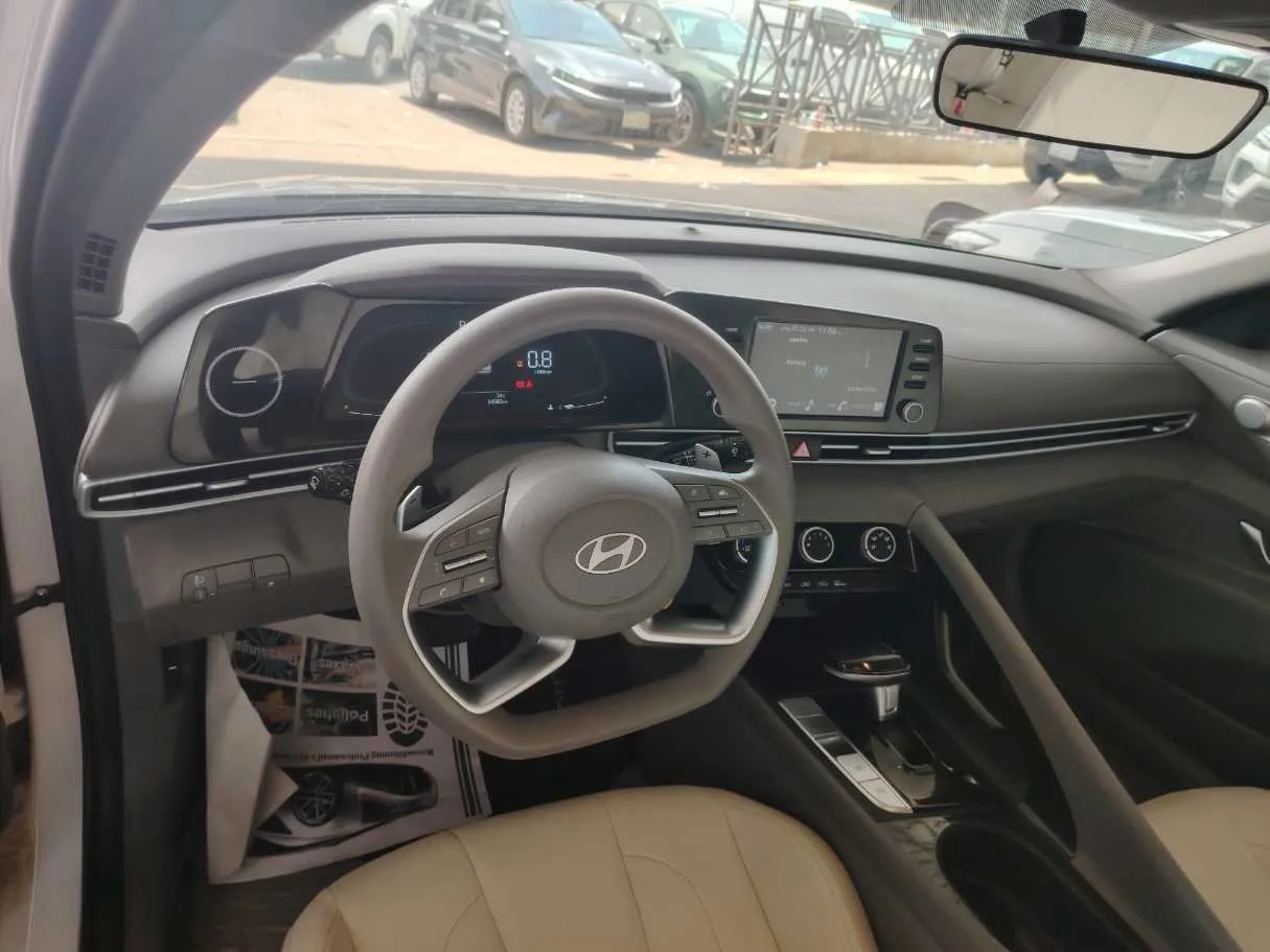 Car image 14
