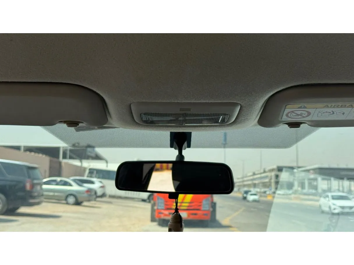 Car image 23