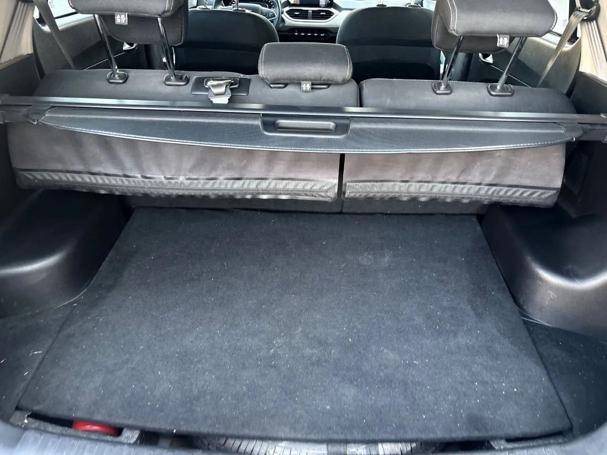Car image 25