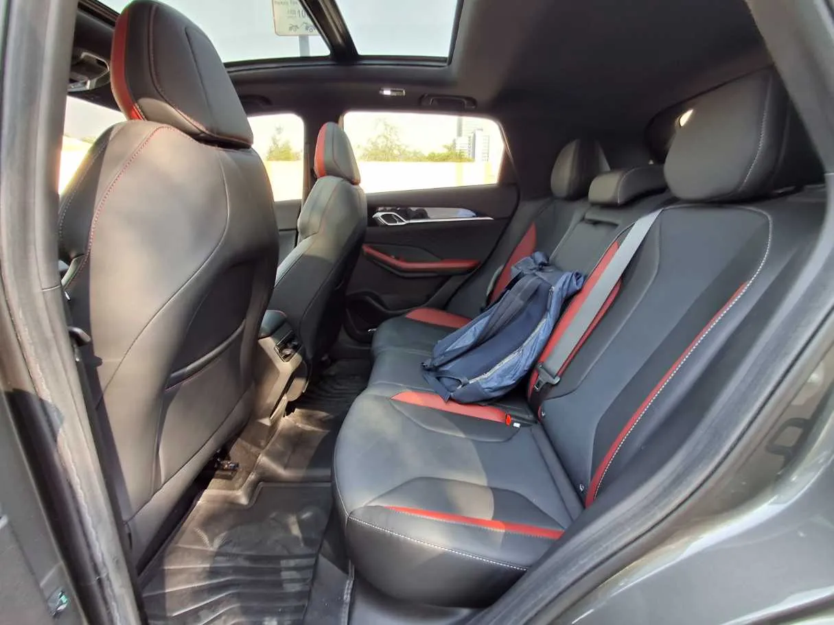 Car image 13