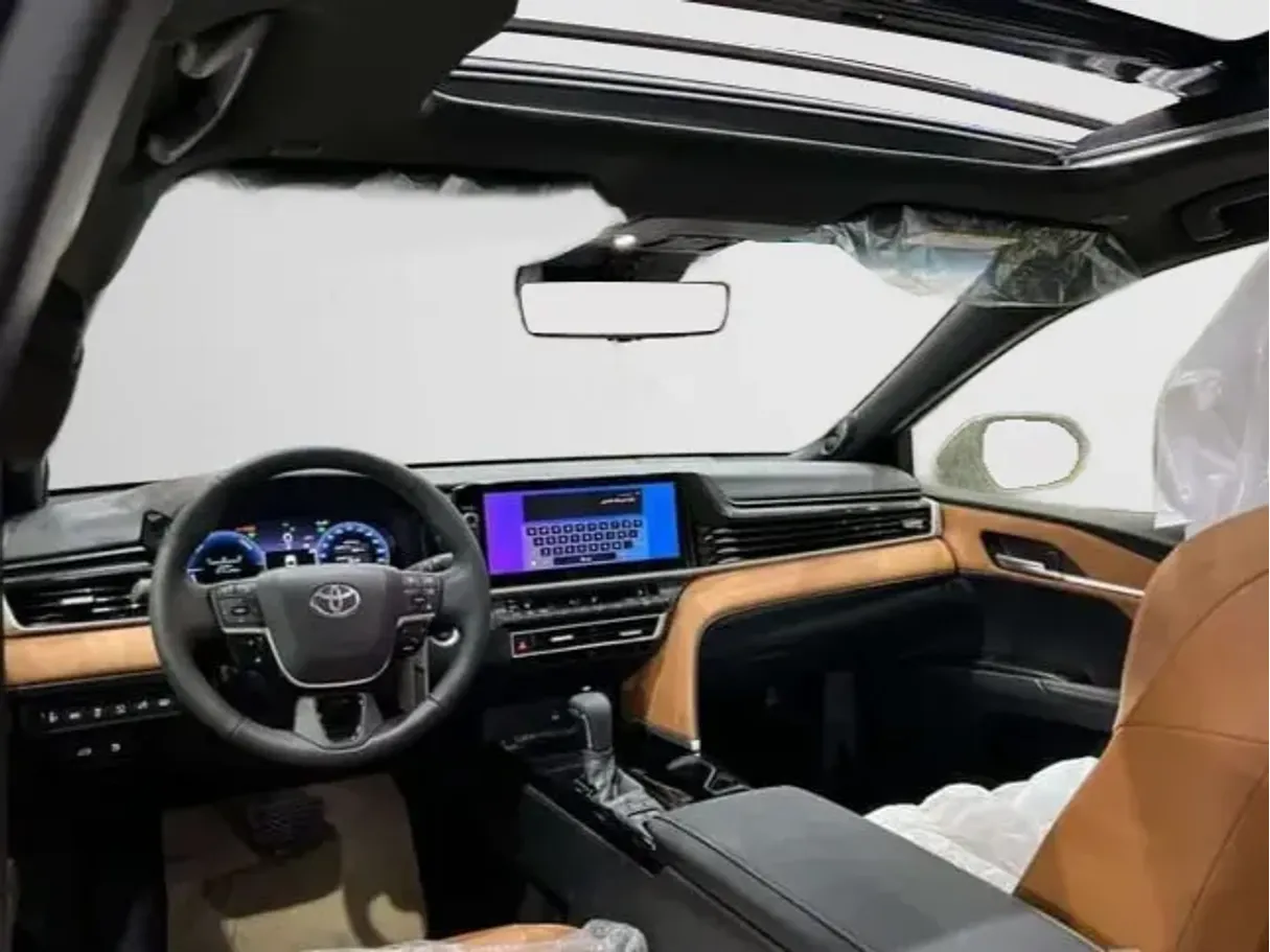 Car image 8