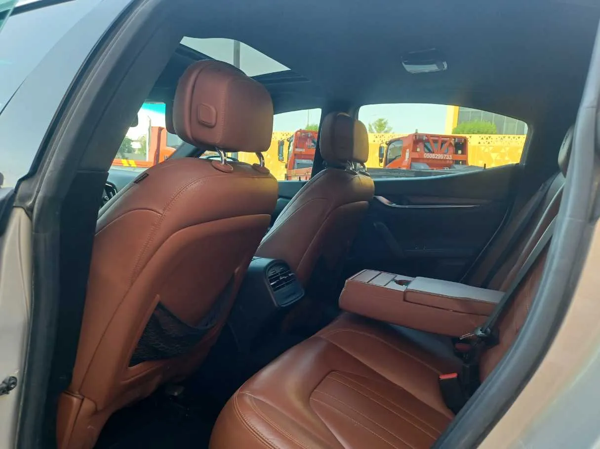 Car image 15