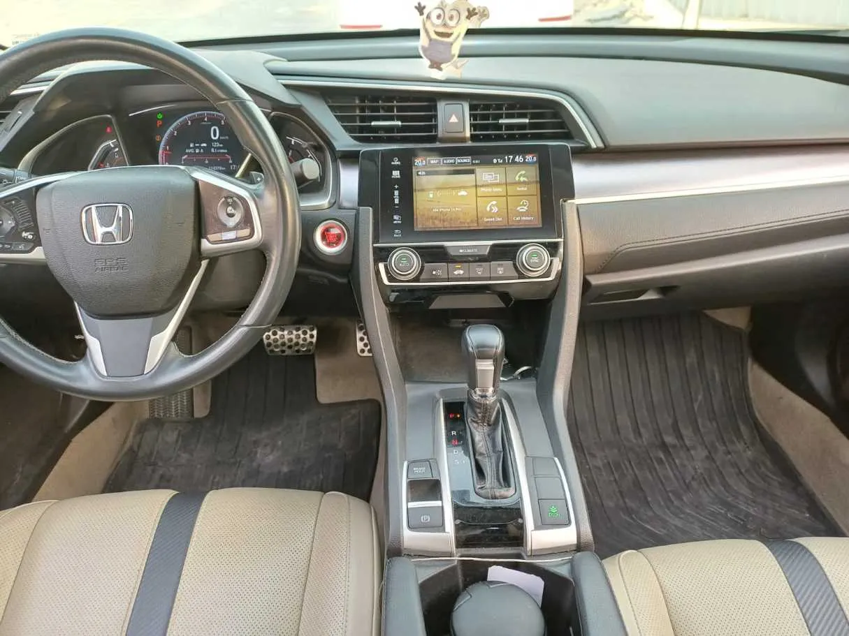 Car image 16